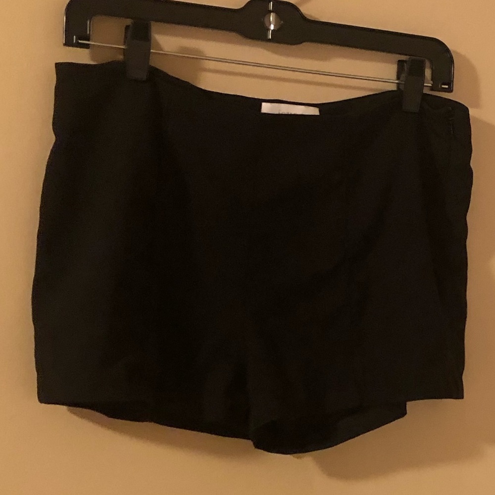 jaye.e black shorts, size small
